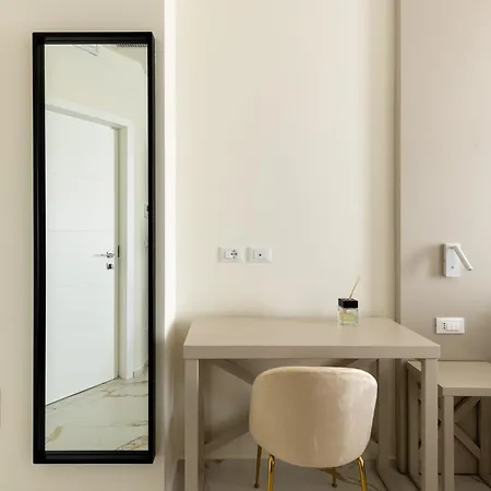 1 Guest house *